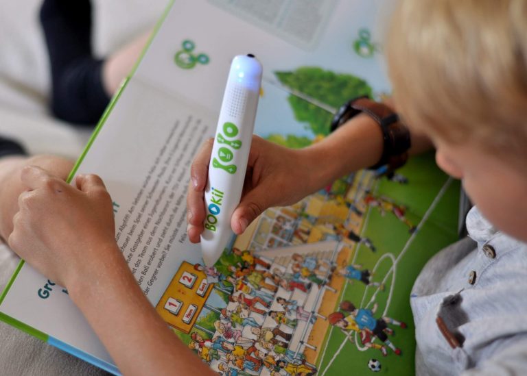 BOOKii, der Stift der vorlesen und aufzeichnen kann