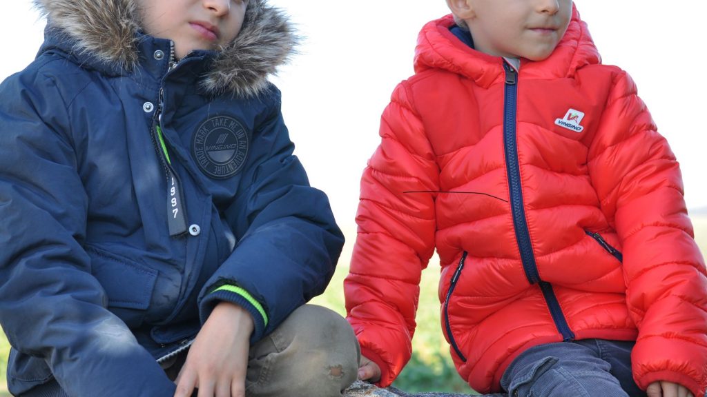 Was muss man eigentlich beim Kauf der Winterjacke beachten? 8 Tipps, die dir den Kauf erleichtern, um deine Kids warm durch den Winter zu bringen #winter #jacke #kauf #tipp #kinderkleidung #winterjacke #kaufen