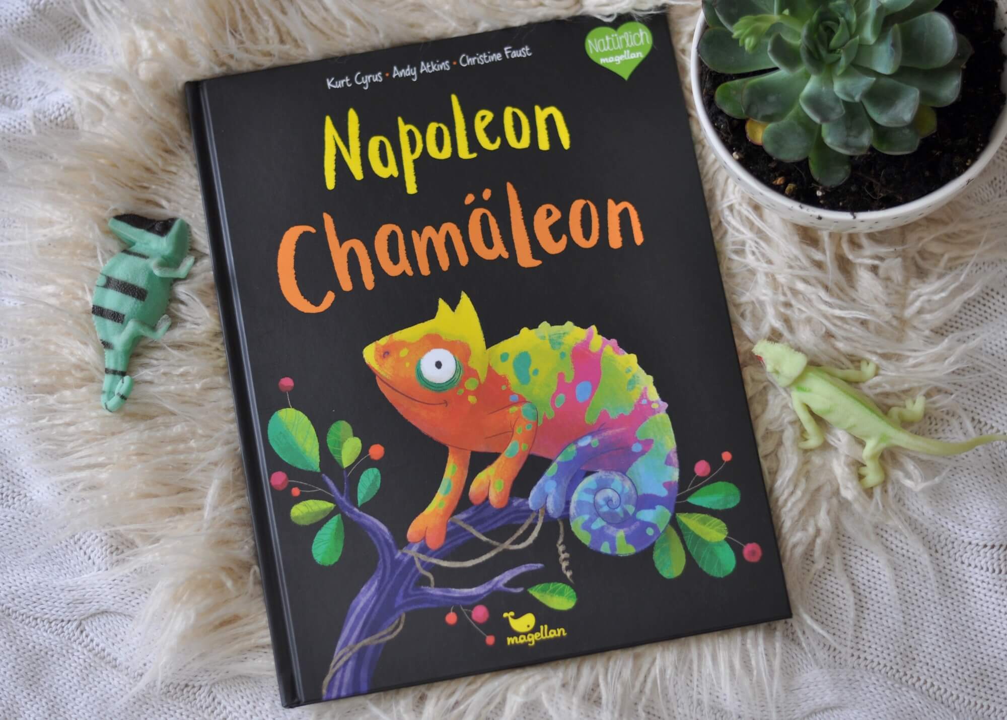 Seid du selbst beim Freunde finden - Napoleon Chamäleon ist ein farbenfrohes Bilderbuch rund um das Thema Freundschaft und "Gesehenwerden" #Bilderbuch #Chamäleon #bunt #freunde #freundschaft #unsichtbar