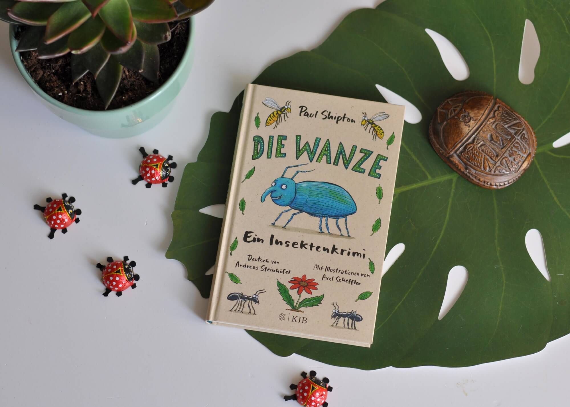 Eddie der Ohrwurm ist spurlos verschwunden. Die Wanze merkt schnell, dass dies mehr als ein Routinefall ist. Denn irgendwie verhalten sich die Ameisen höchst merkwürdig. Und außerdem ist eine unbekannte Grashüpferin aufgetaucht, die selbst sehr viele Fragen stellt. #insekten #ameise #käfer #detektiv #garten #krimi #kinderbuch #lesen