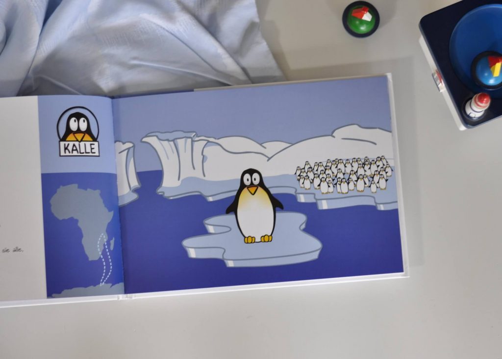 Der Pinguin Kalle lebt am Südpol, umgeben von Schnee und Eis, doch diese schöne weiße Welt droht zu schmelzen.  Und sie stellen sich die Frage: Kann man auch ohne Eis überleben? Um das herauszufinden, macht sich Kalle Pinguin auf eine große Reise nach Afrika. Zusammen mit Kalle entdecken wir die Tiere Afrikas, lernen ihre Besonderheiten kennen und können auf Suchbildern der Savanne und des Dschungels Tiere mithelfen zu finden. #pinguin #klima #afrika #tiere #bilderbuch #vorlesen #kleinkind 