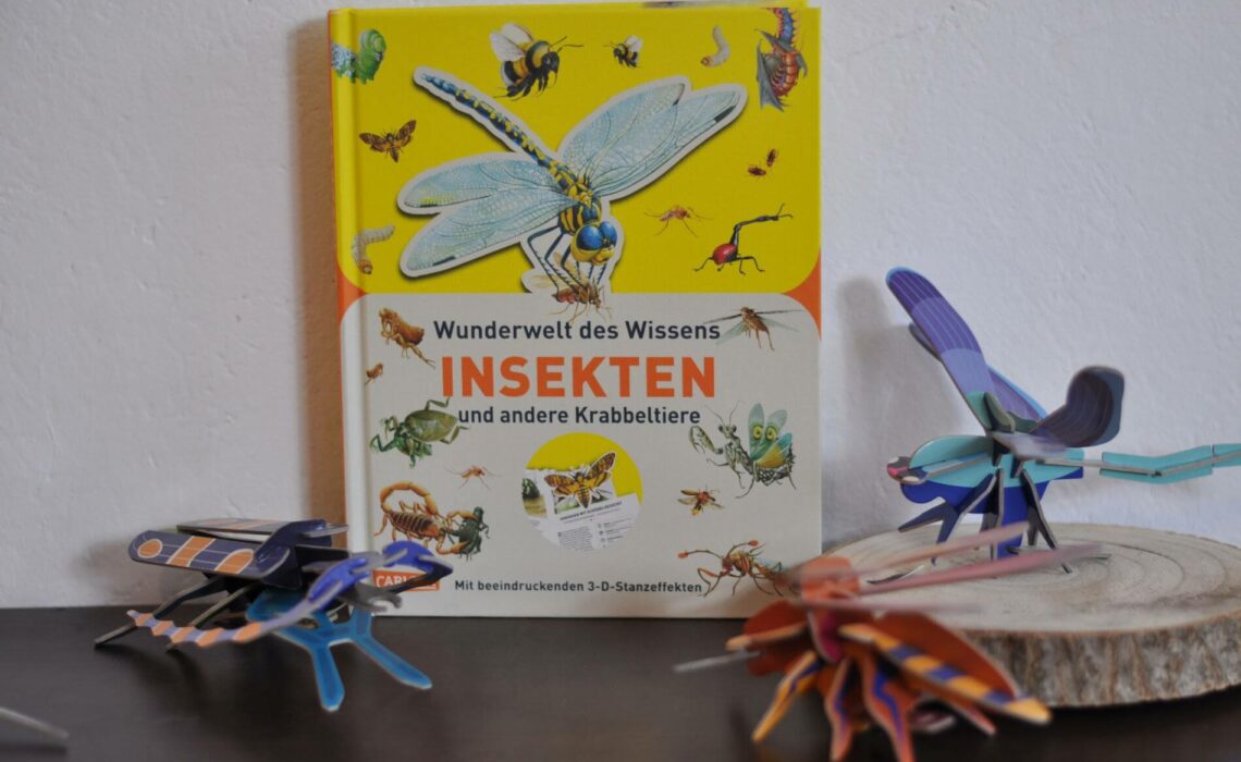 Als großer Insektenfan kann ich nicht genug von Krabbeltieren und ihrer Superpower bekommen. Daher habe ich mittlerweile auch schon einige Bücher zu Insekten gesehen. Aber so eins wie "Wunderwelt des Wissens: Insekten und andere Krabbeltiere" noch nicht. Im Buch werden nicht nur 29 Insekten vorgestellt, man kann sich dank der Stanzeffekte auch ein richtig cooles Register basteln. #sachbuch #insekten #wissen #biologie #tierwelt
