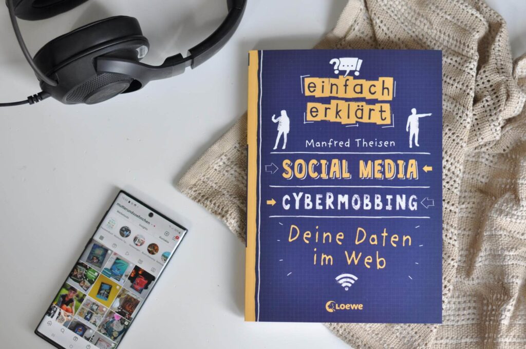 Wie recherchiere ich für ein Referat? Welchen Nachrichte Daten im Netz? Und wie reagiere ich bei Hate Speech? In "Einfach erklärt - Social Media . Cybermobbing - Deine Daten im Web" von Medienredakteuer Manfred Theisen finden Kids und Jugendliche Antworten auf viele Fragen rund um die Mediennutzung mit Smartphone, Internet, Social Media und Konsole. Ein modernes Sachbuch mit vielen Fotos und Grafiken für alle, denen Medienkompetenz wichtig ist.