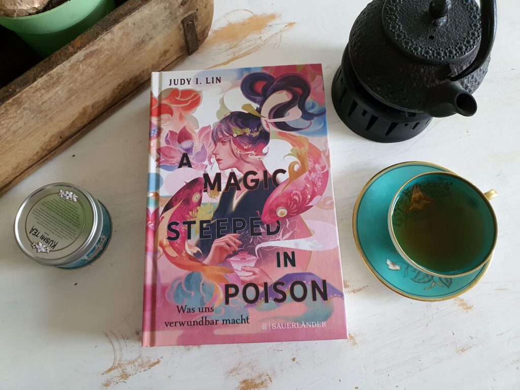 Die Zubereitung von Tee ist in China eine wahre Kunst! Jeder kleine Handgriff ist in diesem Ritual perfekt einstudiert. Doch was, wenn Tee mehr kann, als nur Wärme zu spenden und den Durst zu löschen? In "A Magic Steeped in Poison" von Judy I Lin geht es um die Magie, die in jeder Tasse Tee wohnt, und einen Wettkampf um Leben und Tod. Der erste Teil einer Dilogie voller chinesischer Mythologie, Hofintrigen und Liebe. #jugendbuch #teemagie #romantasy #fantasy