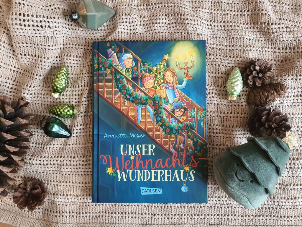 In diesem Winter kam schon einiges an Schnee runter. Aber weiße Weihnachten, das wäre doch was, oder? Auch Pia wünscht sich nichts sehnlicher, als Schnee an Heiligabend - und bekommt ihn. Nur leider macht der auf einmal alle Weihnachtspläne der Bewohner in Pias Mietshaus zunichte. Annette Moser erzählt in "Unser Weihnachtswunderhaus" von einem besonderern Weihnachtsfest, bei dem sich Nachbarn bessern kennenlernen und zusammenhalten. Eine Weihnachtsgeschichte in 24 Kapiteln für Kinder ab 8 Jahren