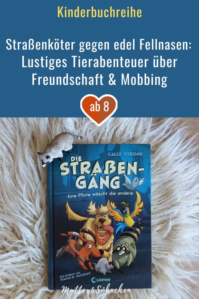 Leckereinen aus dem Müll sammeln, Hundeleckerli-Kuriere austricksen und zusammen abchillen: gemeinsam macht der Straßengäng alles Spaß. Immerhin ist das Motto von Hund Flo, Waschbär Murmel, Papagei Kara, Dackel Rakete und Ratte Kräcker "Einer für alle und für uns nur das Beste!" Doch als die Freund ein eine neues Viertel umsiedeln müssen, ist Zusammenhalt und Einfallsreichtum gefragt. "Die Straßengäng - Eine Pfote wäscht die andere" von Cally Stronk ist ein lustig-trubulenter Reihenauftakt über die Abenteuer liebenswerter Straßentiere. Eine witziges Kinderbuch aus Tierperspektive rund um Gerechtigkeit, Akzeptanz und Freundschaft für Kinder ab 8 Jahre mit vielen Illustrationen von Simona M. Ceccarelli.