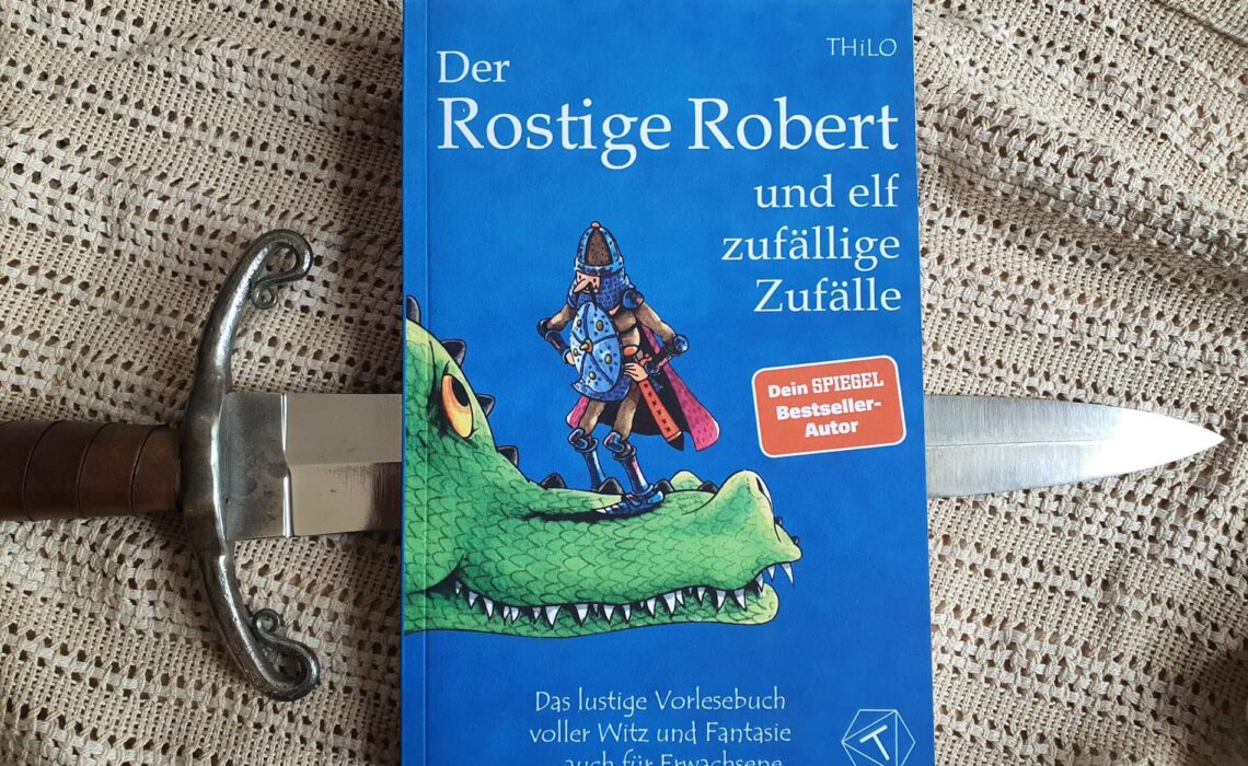 Ein Schurke, eine entführte Prinzessin und ein Ritterturnier, das es in sich hat: wie gut, dass es den Rostigen Ritter Robert gibt! Der ist nämlich gleich zur Stelle, als König Obolus um Hilfe bittet. Auch wenn er sich fast etwas Pipi in die Hosen macht aus Angst vor all den lauerden Gefahren, wie dem Drachen, an dem er und sein Knappe Knut vorbei müssen. Die lustigste Prinzessinnen-Rettung aller Zeiten könnt ihr nachlesen in "Der Rostige Robert und elf zufällige Zufälle" von THilO, eine Vorlesegeschichte in kleinen Lesehäppchen für Kinder ab 5 Jahren.