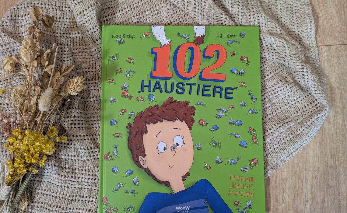 Benno hätte so gern ein Haustier. Doch seine Eltern sind dagegen. Haustiere sind eben einfach nicht so ihr Ding. Dabei hat Benno bereits mehrere hundert Haustiere von denen er gar nichts weiß! Seine Nachbarin, Professorin Mahmudi, macht mit ihm eine Reise vom Badezimmer bis zum Buchregeal und erklärt die Superkräfte von Silberfisch, Bücherskorpion und Co.. Wusstest du, dass Kellerasseln zu den Krebsen gehören, Stubenfliegen ein extrem schnelles Superhirn haben und Springschwänze Pflanzen heilen? In Nicole Rödings Sachbuch "102 Haustiere" zeigt die Krabbeltierchen, die bei uns Zuhause leben, in einem ganz neuen Licht. Mit vielen Illustrationen im Comic-Stil von Hort Hellmeier.