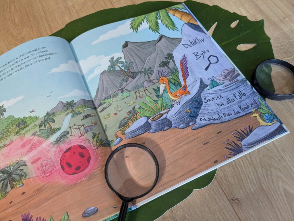 Oh nein - Dino-Dame Mampfi wurde Opfer eines Verbrechens: Ihr wurde tatsächlich in den Po gebissen! Doch wer hat seine Zähne in ihr Hinterteil geschlagen? Dino-Detektiv Byro macht sich zusammen mit Rocasaurus Rocky an die Ermittlungen - nicht ohne in eine pupsige Situation zu kommen. Johanna Lindemann nimmt uns in "Die Dino-Detektive: Das Rätsel um den Popo-Bis" auf eine spannende Spurensuche in der Urzeit mit. Eine lustige Dino-Geschichte für Kinder ab 4 Jahren.