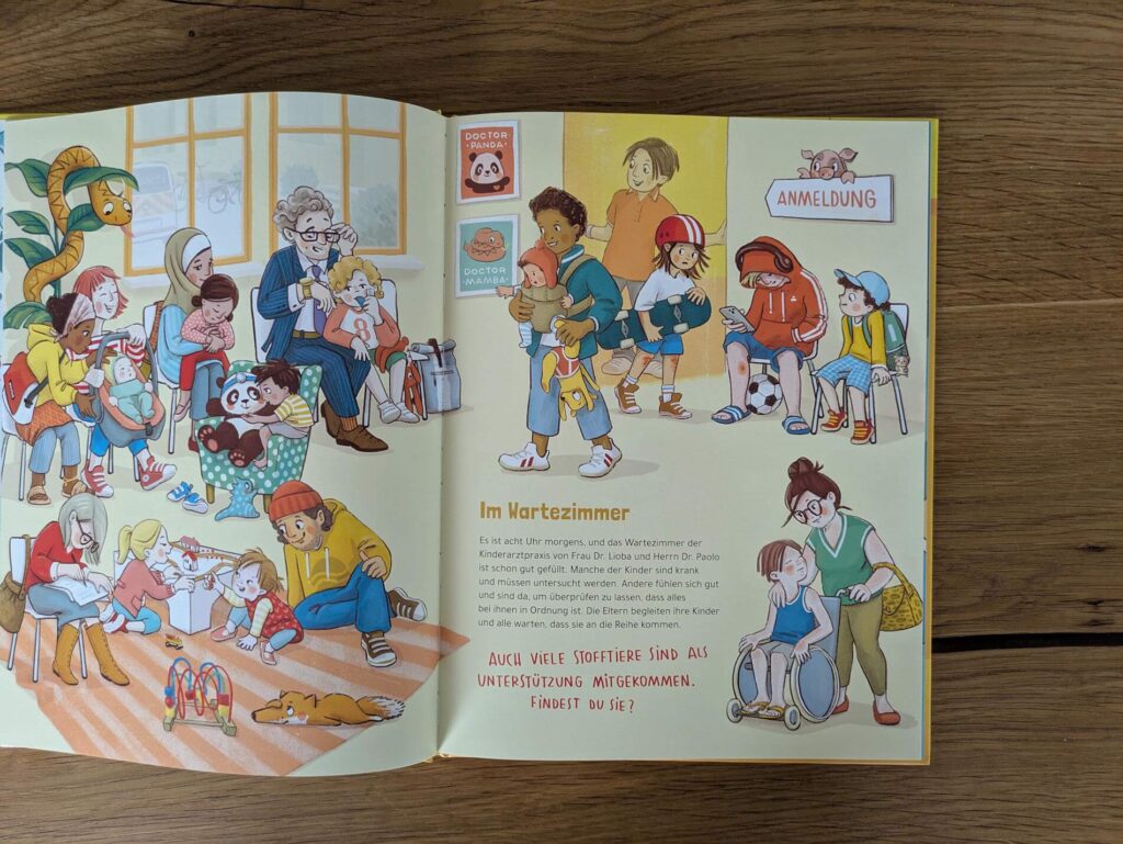 Was ist ein Stethoskop? Wie funktioniert eine Impfung? Und warum müssen eigentlich auch gesunde Kinder ab und zu zum Kinderarzt? Gerade wenn die Kinder noch klein sind, steht man in der Kinderarztpraxis allzu oft auf der Matte: Vorsorgeuntersuchungen, zahlreiche Infekte, Impfungen und natürlich kleinnere und größere Unfall-Blessuren bleiben bei keinem Kita-Kind aus. Leider! Die Kinderärzte Florian Babor und Nibras Naami nehmen mit ihrem Bilderbuch "Sag mal Aaaah! - Auf Entdeckungstour durch die Kinderarztpraxis" Unsicherheiten und Angst vor allen Untersuchungen. Mit vielen wimmeligen Illustrationen von Anke Evers, bei denen es jede Menge zu entdecken gibt.