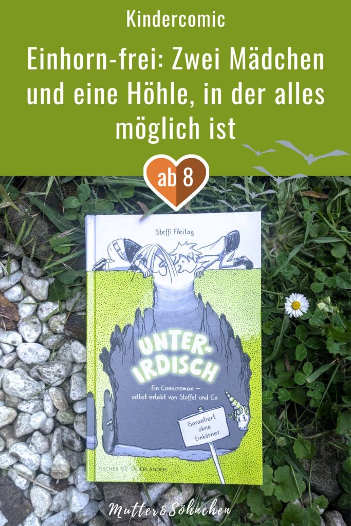 Stoffel und Ca haben eine megacoole Höhle gefunden mit einem Speisezimmer, einem Nachspeisezimmer, einem Dschungelraum - und einem Lesezimmer. Und für das sollen ihnen die Lesewesen lustigen Lesestoff bringen. Aber bitte mit Mädchen in der Hauptrolle! Denn bisher gibt es nur ein einziges lustiges Mädchenbuch - und das ist im Höhlensystem verschollen. Ob die beiden es im unterirdischen Labyrinth finden und dabei von Einhörnern und Kuschelplüsch verschont bleiben? "Unterirdisch"  von Steffi Freitag ist ein skurriler Comicroman, in dem sich zwei Freundinnen auf ein Abenteuer unter der Erde machen.