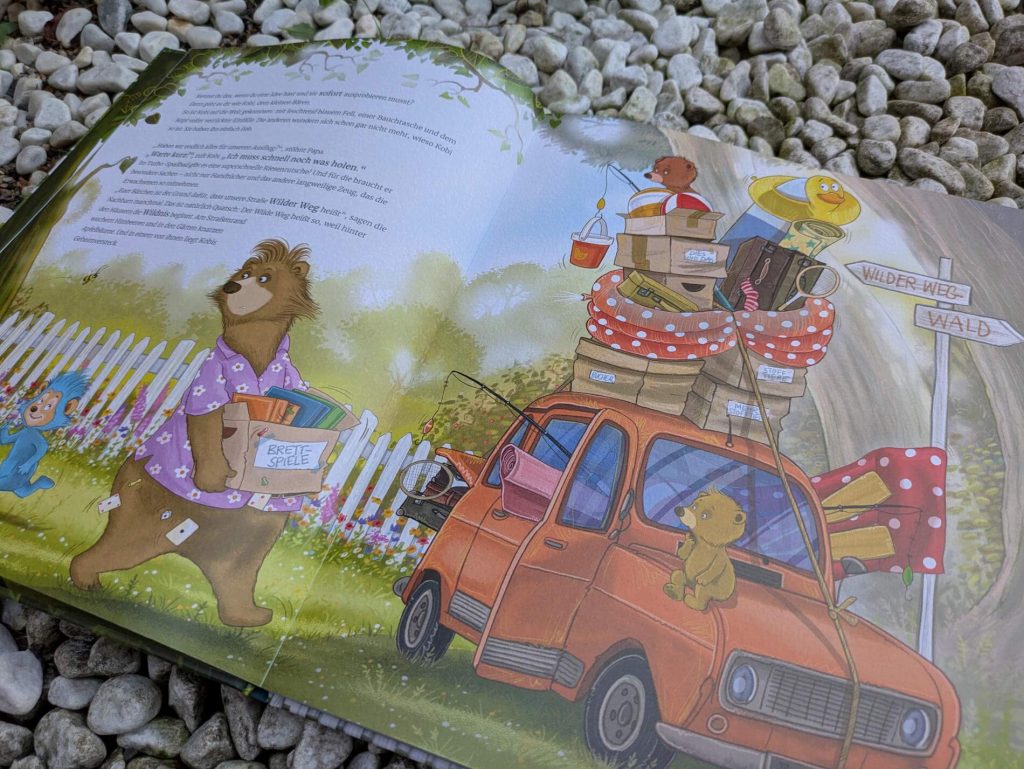 Manchmal kommen die besten Ideen dann, wenn man die Perspektive wechselt. So geht es auch dem Bären-Jungen Kobi, dessen Spaßbad-Besuch verschoben werden muss. Aber wenn das olle Plantschbecken zu öde ist, muss man sich eben ein eigenes Vergnügungsparadies bauen! Und da helfen alle mit, sogar die strenge Frau Immerso. In "Der Kopfüber entdeckt, was in ihm steckt" von Judith Weber und Fabian & Christian Jeremies sprudelt ein kleiner blauer Bär über vor verrückten Ideen und ermutigt zu mehr Fantasie im Alltag.