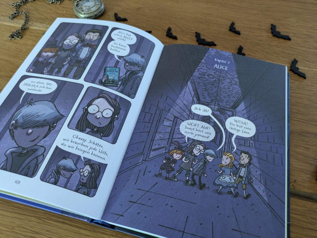 Eigentlich wollten die Zwillinge Page und Turner in der New Yorker Bibliothek nur nachforschen, wie viel  die alte Ausgabe ihres Vaters des Buchklassikers "Dracula" eigentlich wert ist. Doch dann lernen sie Ms Literati von der Nachtwache kennen und geraten in eine atemberaubende Jagd durch die ganze Bibliothek nach ausgebüxten und gefährlichen Buchfiguren. Zum Glück helfen ihnen dabei einige Buchheld:innen wie Alice, Tinkerbell, Long John Silver & Co. "Nachts in der Bibliothek" von Christopher Lincoln ist der Auftakt einer Fantasy-Comic-Reihe über die Magie von Büchern, klassischen Literaturfiguren und Abenteuern zwischen Buchregalen.