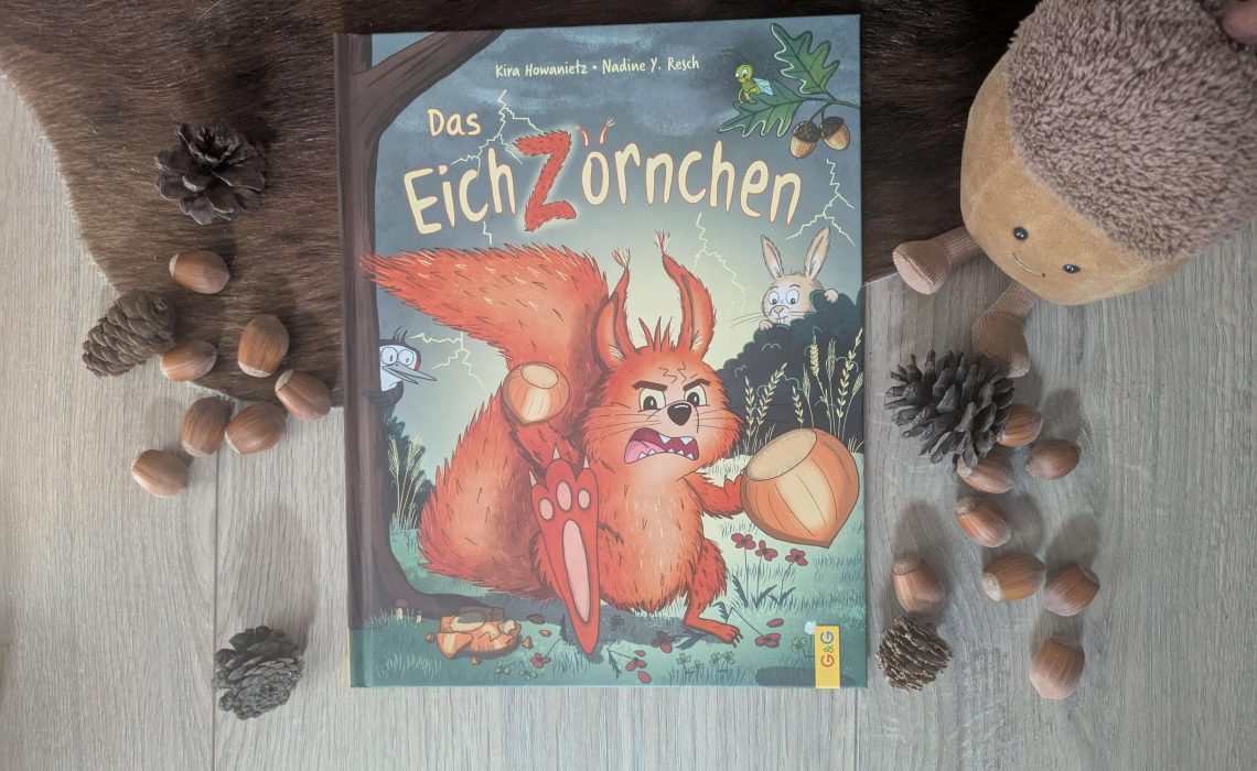 So ein Pupskacka-Mist! Nicht nur der Baumhausbau muss eine Pause machen, Pip hat sich auch noch auf die Hand gehämmert. Da brodeln schnell mal die Gefühle hoch und dem kleinen Eichhörnchen-Jungen wachsen spitze Funkel-Zähne und scharfe Räuberklingen: Er wird zum Eichzörnchen. Dumm nur, das die miese Laune ansteckend ist. Kira Howanietz erzählt in "Das Eichzörnchen" eine gereimte Tiergeschichte über das große Gefühl Wut und der Kunst, sich wieder zu beruhigen. Die herbstlichen Illustrationen von Nadine Yvonne Resch lassen Pips Abenteuer lebendig werden.