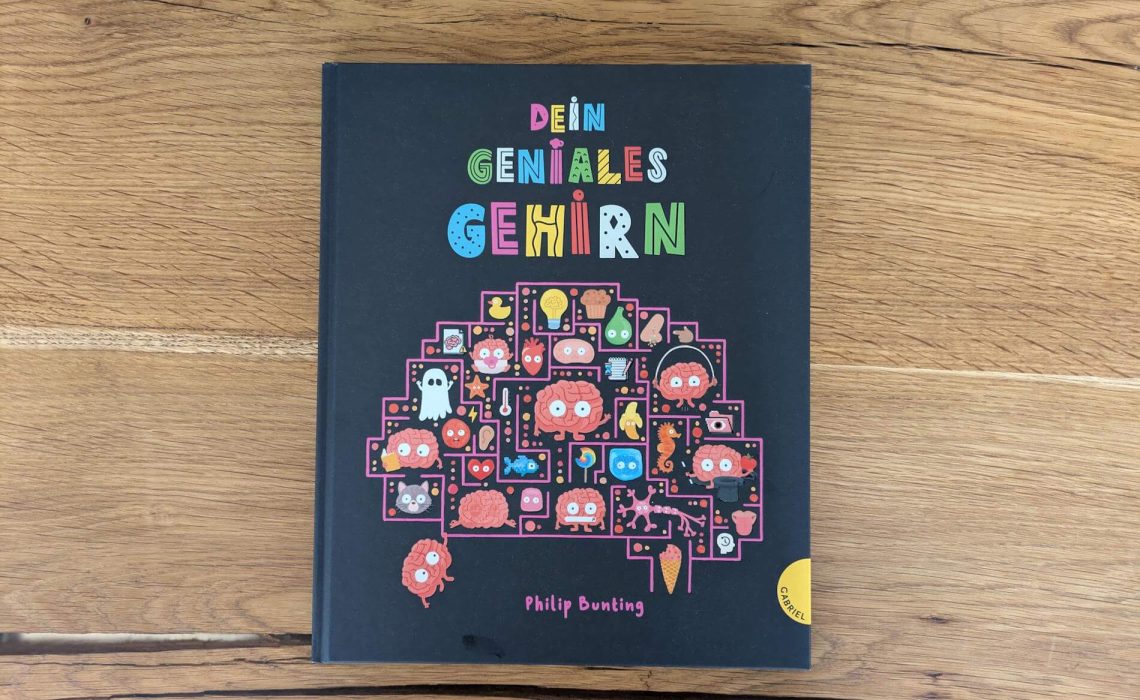 Es sorgt dafür, dass wir sprechen und uns bewegen können. Und obendrauf speichert es noch all die Erinnerungen ab, die wir im Laufe unseres Lebens machen. Unser Gehirn! Aber wie funktioniert das weiche Ding in unserem Schädel eigentlich? Philip Bunting nimmt uns in "Dein geniales Gehirn" mit auf eine spannende Reise durch unsere grauen Zellen, unsere Gefühle und unser Handeln für Kinder ab 6 Jahre. Mit vielen süßen Illustrationen.