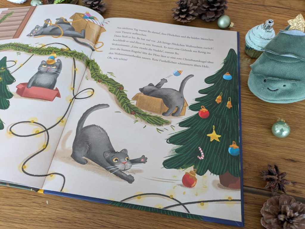 Seinen Lieblingsplatz am Fenster, den Lieblingsmenschen und kuschelige Gemütlichkeit: Das ist alles, was Kater Bo braucht. Doch ausgerechnet vor Weihnachten zieht das Kätzchen Flöckchen ein und verändert alles. Auf einmal sind überall Glitzer, Glöckchen und bunte Girlanden. Zu viel für den mürrischen Kater, der kurzerhand alle Weihnachtsdeko verschwinden lässt. Doch das macht Flöckchen traurig, sodass Bo das schlechte Gewissen plagt und er sich mit einer Bitte an das Christkind wendet. Ob die zwei unterschiedlichen Katzen doch noch in gemeinsame Weihnachtsstimmung kommen? Eine flauschig-schöne Weihnachtsgeschichte für kleine Katzen-Fans.