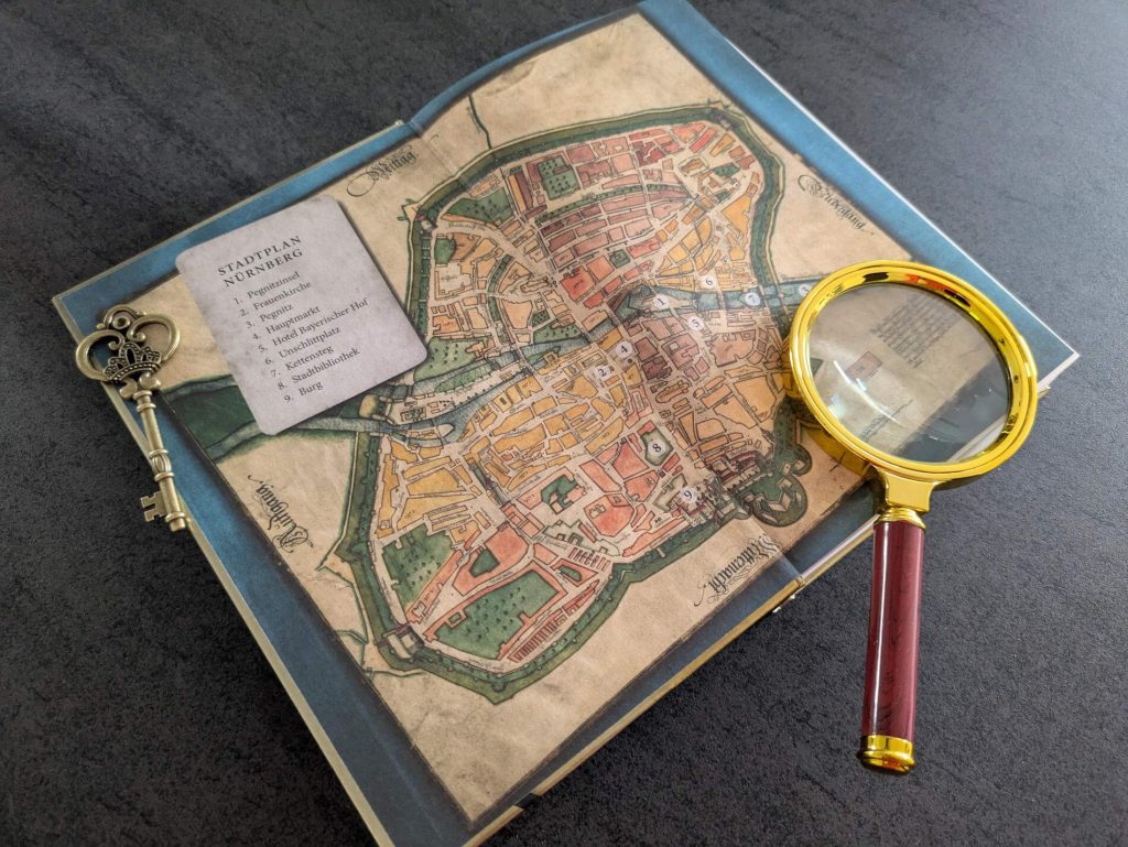 Wer war Kaspar Hauser wirklich? Und warum wurde der Junge jahrelang isoliert aufgezogen? Nachdem der seltsame, aber berühmte Kaspar auch noch Drohbriefe erhält, begibt sich Greta Grimaldi mit ihrem Vater, einem Meisterdetektiv, nach Nürnberg, um den Fall unter die Lupe zu nehmen. Dabei nutzt das ungewöhnliche Ermittlerteam noch seltsamere Methoden. Und vor allem Greta hat es nicht leicht, ihre klugen Beobachtungen bei Freiherr, Doktor und Bürgermeister zu teilen - besonders, als sie auf ein sehr pikantes Detail aufmerksam wird. "Greta Grimaldi und der Junge aus dem Schatten" von Davide Morosinotto ist ein mitreißender Jugendkrimi über das große Geheimnis von Kaspar Hauser und eine Verschwörung im historischen Nürnberg.