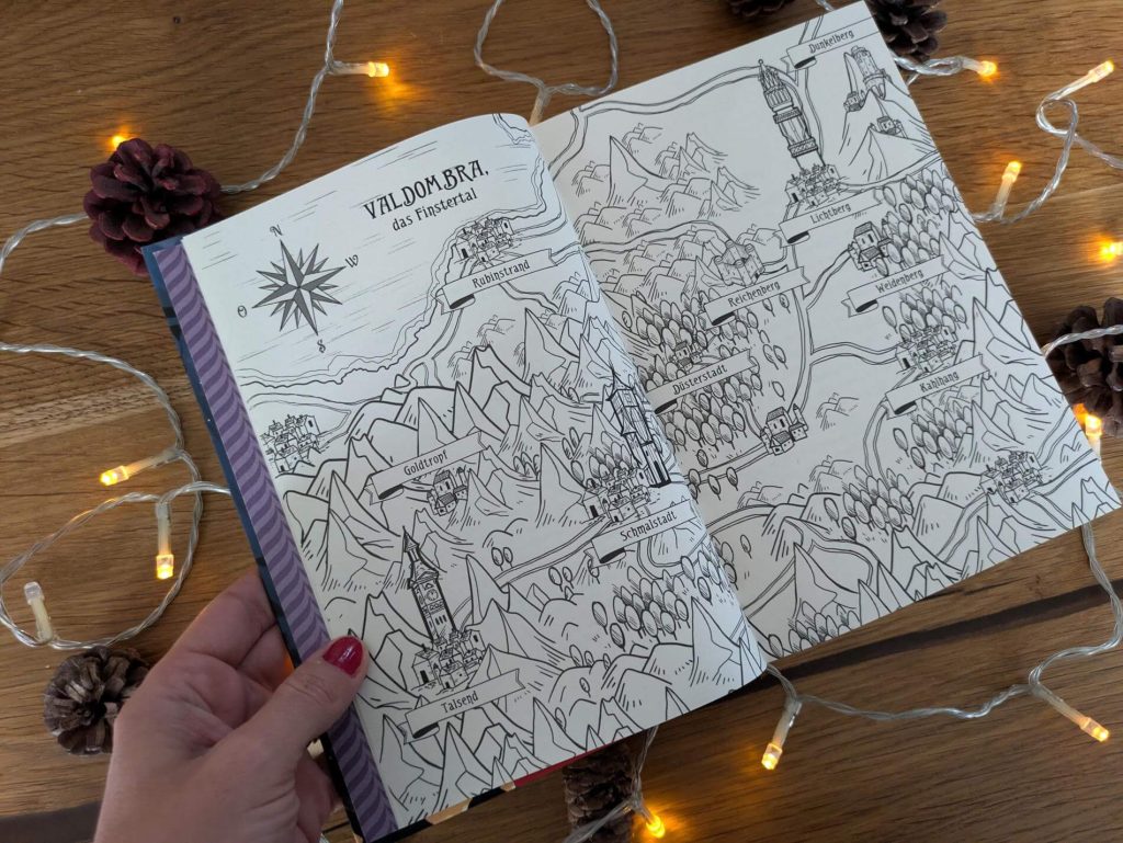 Seit der Lichterturm nicht mehr funktioniert, ist Gwens Dorf Dunkelberg ziemlich ausgestorben. Nur sie und sieben alte Leutchen leben hier noch. Als in einer Nacht voller Schneetreiben der Insekten-Forscher Teo an ihre Tür klopft und die Hilfe der jungen Erfinderin braucht, begeben sie sich gemeinsam auf eine Mission in die Stadt Lichterberg. Ob sie eine Audienz beim König bekommen, um nicht nur die Blitzlampe vorzustellen, sondern auch die Glühwürmchen zu retten? "Valdombra - Die Lichter von Dunkelberg" von Martina Folena ist die zweite Geschichte aus einer Welt, in der es noch einen Funken Magie gibt. Ein rasantes Abenteuer mit einer erfinderischen Heldin und einem liebenswert-chaotischen Forscher für Kinder ab 9 Jahren.