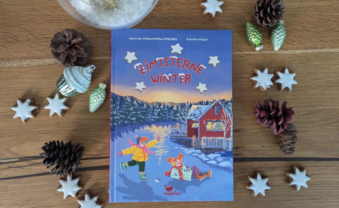 Am letzten Wochenende vor Weihnachten besuchen die Zwillinge Irma und August ihren Opa. Und es wird zwischen Zimsterne backen und Adventsbasar richtig hyggelig. August nimmt sich sogar vor, ein richtiger Wichtelhelfer zu werden. Als ihnen dann ein kleiner Tomte zuläuft und es doll anfängt zu schneiden, müssen sie nur noch den grummeligen neuen Nachbarn mit ihrer Weihnachtsmagie anstecken. "Zimtersternewinter" aus der Schwedenglück-Reihe vob Kristina Scharmacher-Schreiber mit Illustrationen von Blanca Millán ist eine winterlich-weihnachtliche Vorlesegeschichte für die Adventszeit für Kinder ab fünf Jahren.
