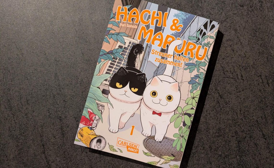 Maruru kennt nur weiche Kissen und volle Futternäpfe - bis er sich eines Tages in den Gassen der Stadt verläuft. Alles ist neu und aufregend, aber auch voller Gefahren. Zum Glück trifft er auf “Survival-Kater” Hachi, der das raue Straßenleben kennt wie kein anderer. Der ist zuerst wenig begeistert, sein Revier mit dem naiven Stubentiger zu teilen. Doch je besser sie sich kennenlernen, desto unzertrennlicher werden sie und trotzen gemeinsam allen Gefahren auf der Suche nach Futter und einem sicheren Unterschlupf. "Hatchi & Maruru - Streuner halten zusammen!" von Yuri Sonoda ist der Manga-Reihenauftakt eine katztastische Freundschaftsgeschichte mit vielen Einblicken in das aufregende und harte Leben von Straßenkatzen.