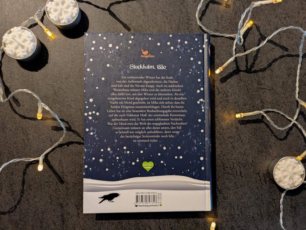 Stockholm, 1885. Ein bitterkalter Winter hat die Stadt im Griff. Auch in dem Waisenhaus, in dem die 12-jährige Mika lebt und arbeitet, ist Nahrung und Brennholz Mangelware. Als eines nachts ein Neugeborenes abgegeben wird und zeitgleich ein Mord geschieht, ist sich Mika sicher, dass beides zusammenhängt. Kurzerhand spannt der ermittelnde Inspektor Valdemar Hoff das clevere Mädchen in seine Arbeit ein und kommt einem längst tot geglaubten Serienmörder auf die Spur. Doch manchmal ist nicht alles so, wie es scheint. "Mika Mysteries - Der Ruf des Nachrraben" von Johan Rundberg ist ein spannender Krimi-Reihenauftakt, der die Lesenden tief in die Gesellschaftsschichten und das Leben im 19. Jahrhundert eintauchen lässt.  