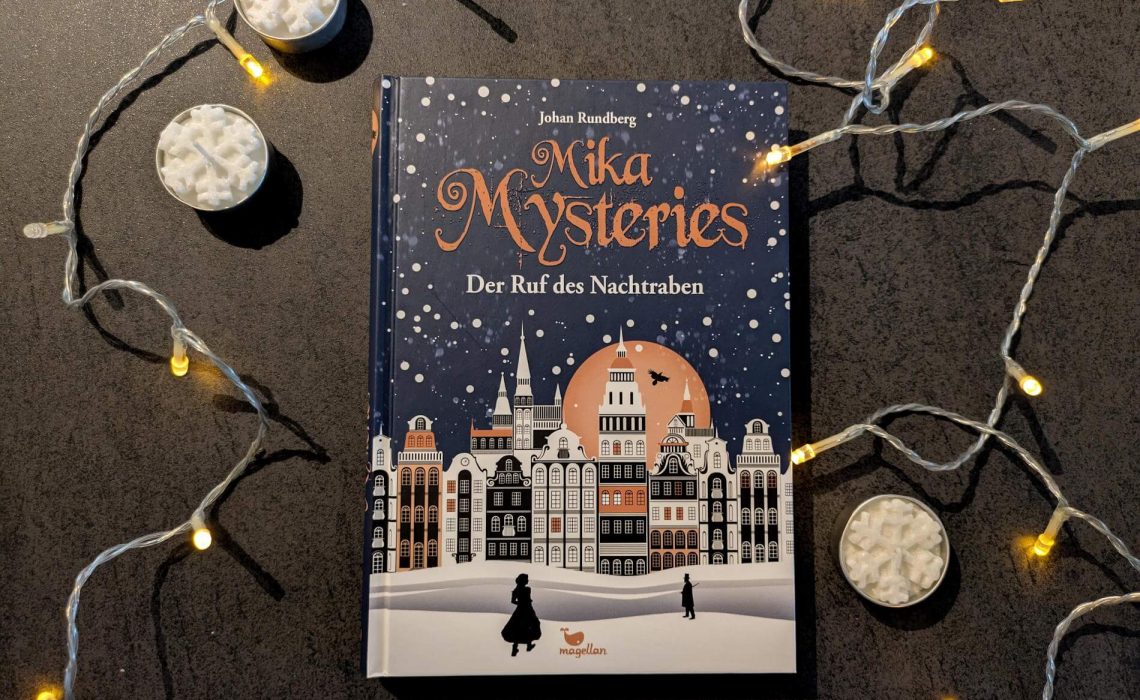 Stockholm, 1885. Ein bitterkalter Winter hat die Stadt im Griff. Auch in dem Waisenhaus, in dem die 12-jährige Mika lebt und arbeitet, ist Nahrung und Brennholz Mangelware. Als eines nachts ein Neugeborenes abgegeben wird und zeitgleich ein Mord geschieht, ist sich Mika sicher, dass beides zusammenhängt. Kurzerhand spannt der ermittelnde Inspektor Valdemar Hoff das clevere Mädchen in seine Arbeit ein und kommt einem längst tot geglaubten Serienmörder auf die Spur. Doch manchmal ist nicht alles so, wie es scheint. "Mika Mysteries - Der Ruf des Nachrraben" von Johan Rundberg ist ein spannender Krimi-Reihenauftakt, der die Lesenden tief in die Gesellschaftsschichten und das Leben im 19. Jahrhundert eintauchen lässt.