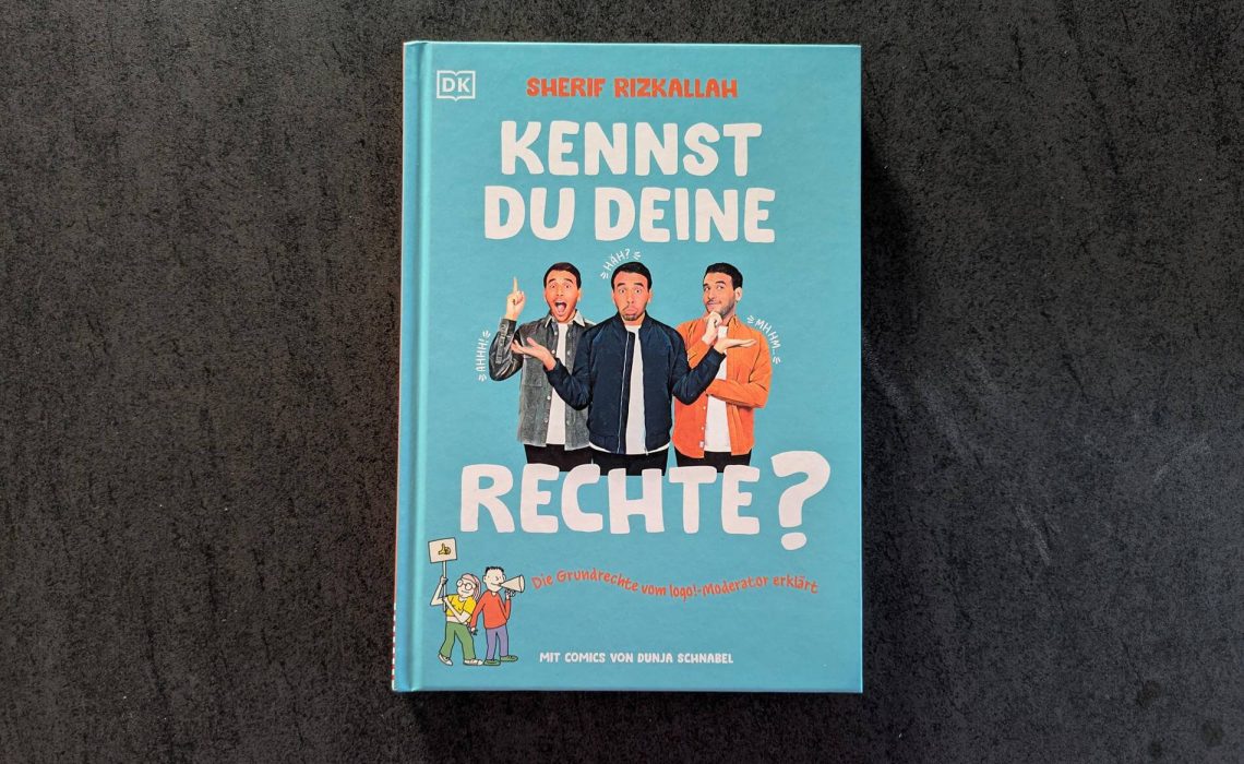 Darf einen Lehrerin den Chat auf meinem Handy der ganzen Klasse vorlesen? Ist es richtig, wenn es eine Coputer-AG nur für Jungen gibt? Und ist es erlaubt, dass die Schulleitung einen Artikel der Schülerzeitung einfach verbietet? Die Antworten auf diese Fragen finden sich in den Grundrechten. In "Kennst du deine Rechte?" erklärt Mister logo! Sherif Rizkallah alles rund um Menschenwürde, Freiheit, Gleichheit und mehr anhand vieler Beispiele aus dem Schulalltag. Mit vielen Fakten, coolen Comic-Episoden und Persönlichkeiten der Geschichte wird das Grundgesetz und Demokratie für Kinder ab 10 Jahren begreifbar.