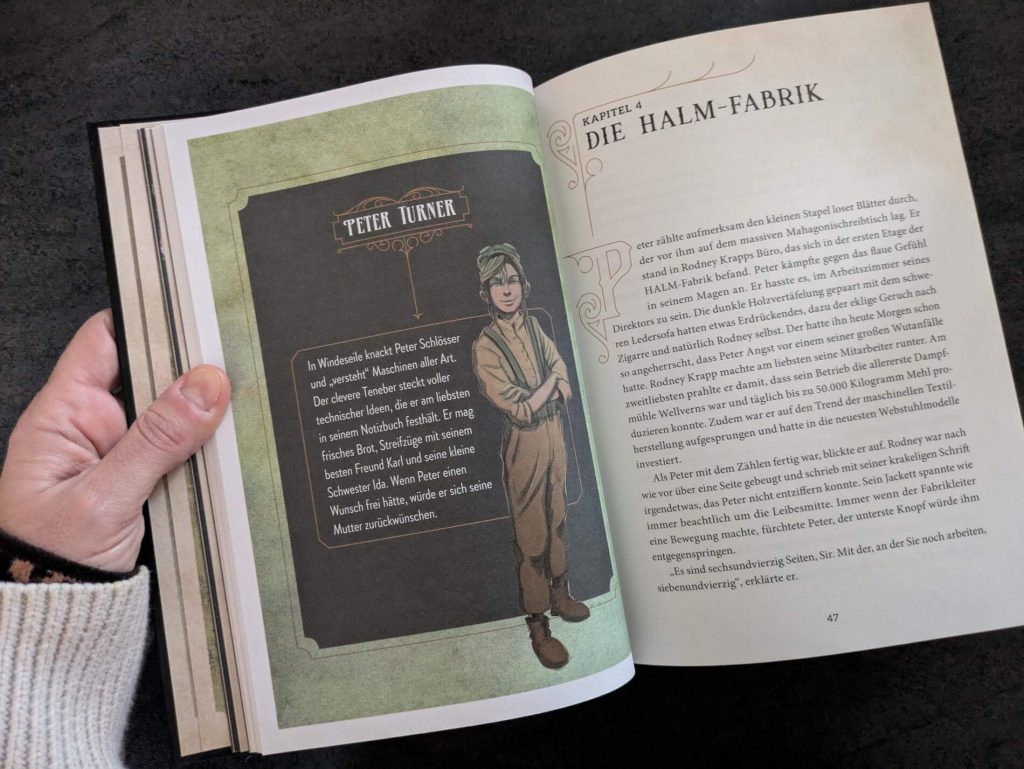 Wellvern ist im vierten Dampfzeitalter und die Industriealisierung geht voran. Auch Peter arbeitet in einer der vielen Fabriken. Und er liebt Maschinen. Als er am großen Tag der Auslosung als einer von zwei Kandidat:innen ausgewählt wird, ändert sich sein Leben schlagartig: Er darf an der Aufnahmeprüfung des Elite-Internats Eden Hall teilnehmen und mit viel Glück Ingenieur werden. Doch die Reise zu der größten Erfinder-Schule des Landes erweist sich als sehr abenteuerlich - denn irgend jemand ist hinter im her. "Eden Hall - Die Aufnahmeprüfung" ist der erste Band der Wellvern Saga von Tina Gerstung und David Ossa - eine steam-punkige Academy-Fantasyreihe für Kinder ab  Jahren.