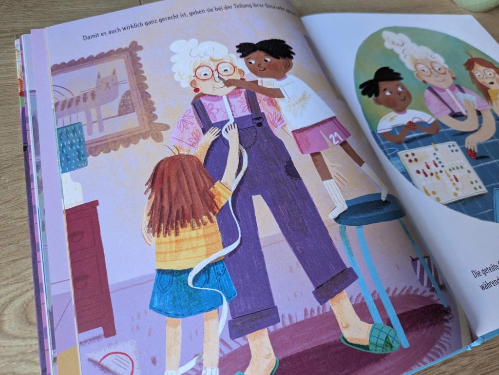 Immer soll Anna alles teilen, dabei ist das das Allerschlimmste, was Erwachsene je erfunden haben. Als sie in den Ferien auch noch Oma mit ihrem Cousin Tarek teilen soll, haben die beiden Kinder eine Idee: Oma muss aufgeteilt werden. Doch wie teilt man eine gerecht Oma auf und wer bekommt welche Hälfte? "Oma teilen" von Johanna Lindemann mit Illustrationen von Andrea Stegmeier ist ein witziges und warmherziges Ferienabenteuer, das zeigt: Teilen tut gar nicht weh, denn Liebe wir mehr, wenn man sie teilt!