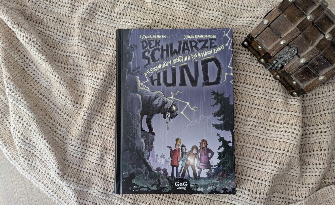 Basti und seine Freunde möchten mit Uropa Urlaub auf einer Berghütte machen. Doch alles kommt anders, als ein Unwetter heraufzieht und sie auf sich allein gestellt sind. In einer Schlucht stoßen sie nicht nur auf einen mysteriösen Hund, sondern auch auf einen Zwerg, der sie um Hilfe bittet. Ob sie es schaffen, den jahrhundertealten Fluch zu brechen, der die Zwerge im inneren eines Berges festhält? "Der schwarze Hund" ist der dritte Band von Bettina Kleinszigs Reihe "Die sagenhaften Abeteuer des Bastian Zekoff", der eine alte Sage mit einer spannenden Abenteuergeschichte neu zum Leben erweckt.