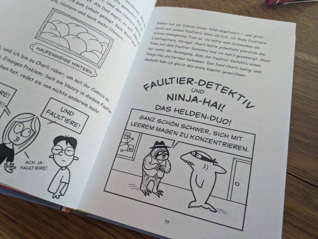 Alex und Charli sind beste Freunde und kommen in wenigen Tagen in die 5. Klasse – und plötzlich ist nichts mehr so, wie es früher war! Auf einmal müssen sich die beiden mit Schmetterlingen im Bauch, haufenweise Missverständnissen und Rache-Pranks auseinandersetzen. Die selbst gefühlte Wahrheit schreiben sie aus ihrer jeweiligen Perspektive in ihre Tagebücher. Ob die Freundschaft noch zu retten ist? "Die ganze Wahrheit über die 5. Klasse" von Kim Tomsic und Mark Parisi ist ein Comicroman über zwei Fünfklässler und ihre ersten Tage an der Weiterführenden Schule!