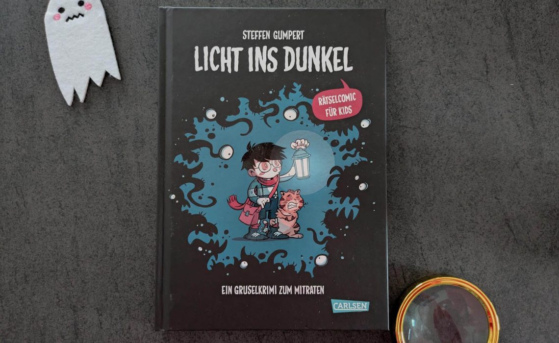 Rupert geht nicht so gerne zur Schule, züchtet Raupen und kann Geister sehen! Zusammen mit Kater Igor geht er der neusten Spur seines verschwundenen Vaters nach - und stößt auf weitere Familiengeheimnisse. Dabei ist auch der Spürsinn von allen Mitlesenden gefragt: Auf jeder Doppelseite wartet ein Rätsel darauf, geknackt zu werden! "Licht ins Dunkle" von Stefffen Gumpert ist eine spannende Gruselgeschichte mit Rätseln zum Mitraten. Für alle kleinen Spürnasen ab 8 Jahren und Fans von mysteriösen Abenteuern.