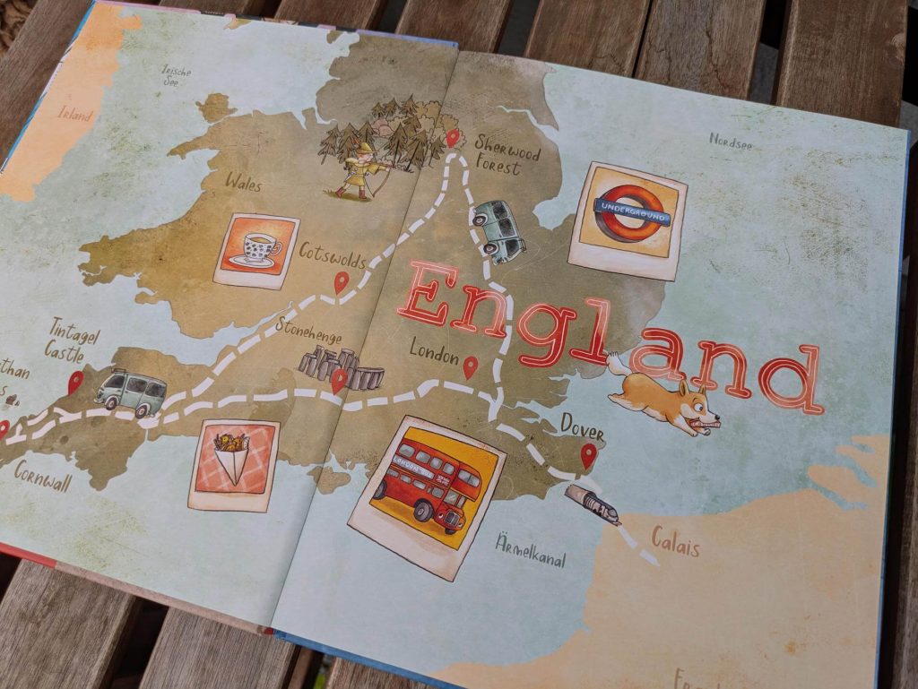 Unser Lieblingsbully Otto rollt ins nächste Camping-Abenteuer. Diesmal geht es über das Meer nach England! Zwischen Ausflügen zum Buckingham Palast, Stonehenge und dem Sherwood-Forest dürfen Fish and Chips und eine sommerliche Teatime natürlich nicht fehlen. Im neuen Band von Stefanie Reich und Madlen Ottenschläger „Otto fährt los – Ein Reise nach England“ lernen wir nicht nur ein weiteres schönes Urlaubsland kennen, sondern begleiten auch einen alleinerziehenden Papa und seine zwei Kids auf ihrer Reise von Calais über London bis an die Küste Cornwalls. Ein cozy Sommerferien-Geschichte mit jeder Menge abenteuerlichen Schauplätzen und bekannten Persönlichkeiten für Kinder ab 3 Jahren.
