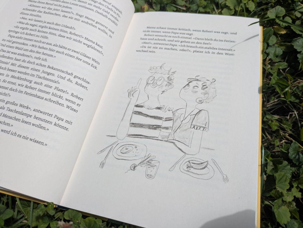 Mama hat einen neuen Job und Papa will unbedingt sein neues Buch fertig schreiben. In Ruhe! Die lang ersehnten Ferien am See sind damit abgesagt! Also versucht Winnie, das beste aus dem ländlichen Kaff, in das sie gerade gezogen sind, herauszuholen, und freundet sich mit dem Buchnerd John an. Doch dann hämmert, sägt und klopft Herr Radetzky von nebenan 24/7, fast genauso laut wie der Grünspecht aus dem Wald. Als der bekloppte Vogel auch noch in Winnies Träumen auftaucht, spitzen sich die Ereignisse in der Nachbarschaft zu. Matthias Kröner schreibt wahrmherzig und alltagsnah in "Der Turbospecht - Ein wundervoll behämmerter Sommer" über ziemlich verrückte Sommerferien, Freundschaft und die Magie des Augenblicks. Ein Ferienroman ab 8 Jahre.