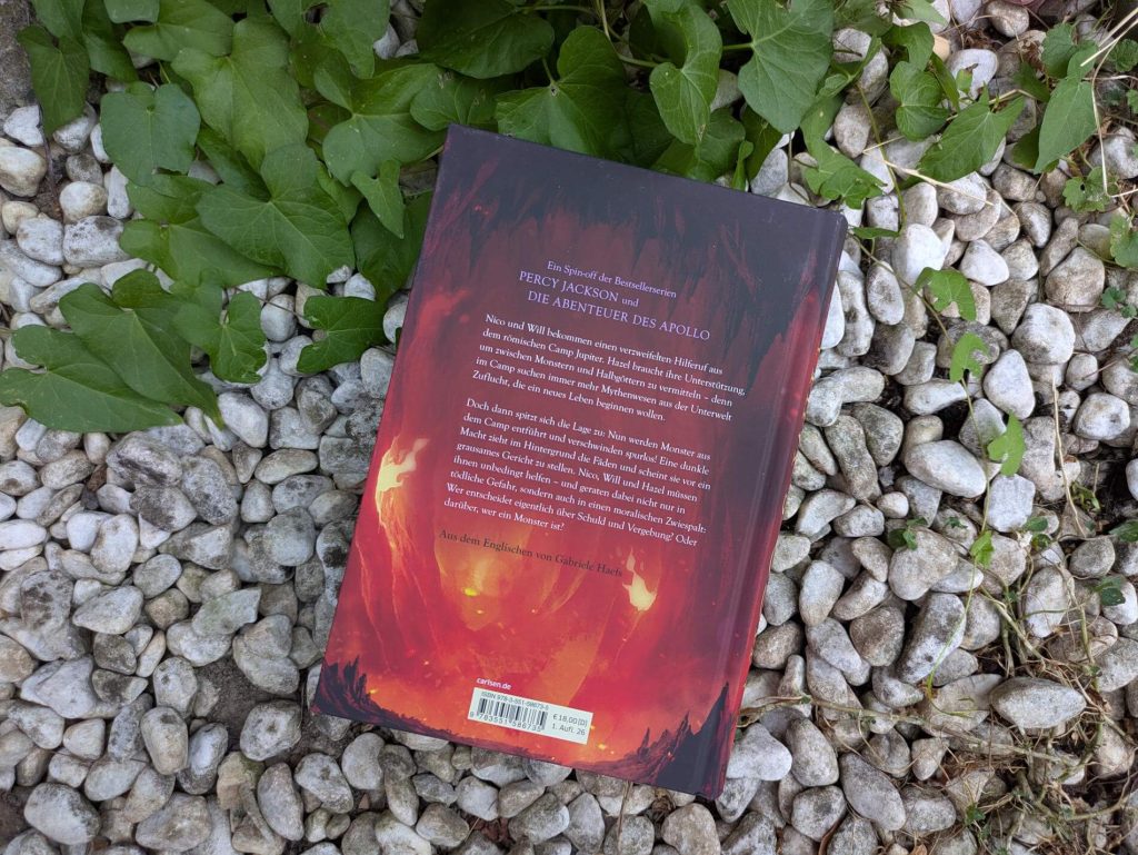 Die Halbgötter Nico di Angelo und Will Solace versuchen nach ihrer traumatischen Reise durch den Tartarus aus Band 1 der Fantasy-Reihe aus dem Percy-Jackson-Cosmos ihren Alltag im Camp Half-Blood aufzunehmen. Doch dann benötigt Nicos Halbschwester Hazel dringend seine Hilfe: Im Camp Jupiter haben Monter - oder vielmehr Mythenwesen - um Asyl gebeten. Doch die Neuankömmlinge stoßen auf Misstrauen und Vorurteile. Und dann verschwinden mehrer Mythenwesen spurlos. In "Nico & Will - Das Gericht der Toten" von Rick Riordan und Mark Oshiro wird Grieschiche Mythologie in Kombination mit wilder Action und trockenem Humor lebendig. Ein Spin-Off für Leser:innen ab 14 Jahren.
